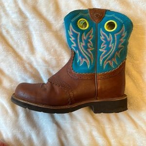 Lightly worn kids leather Ariat Boots